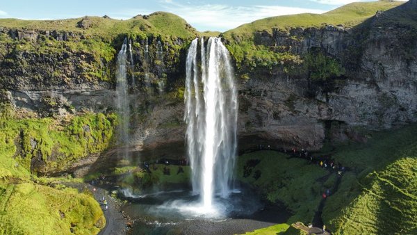 塞里雅兰瀑布 Seljalandsfoss