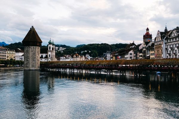 卡佩尔廊桥和八角水塔 Chapel Bridge and Water Tower