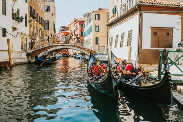 贡都拉游船 Gondola Rides