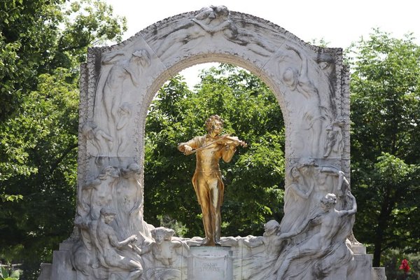 施特劳斯雕像 The golden Strauss memorial