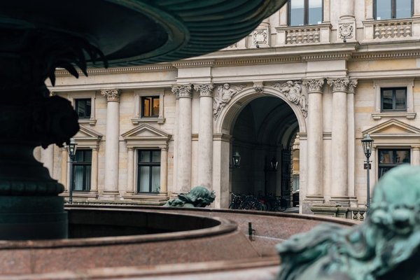 罗兰喷泉 Maximilian's fountain