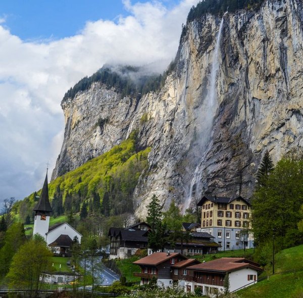 施陶巴赫瀑布 Staubbach Falls