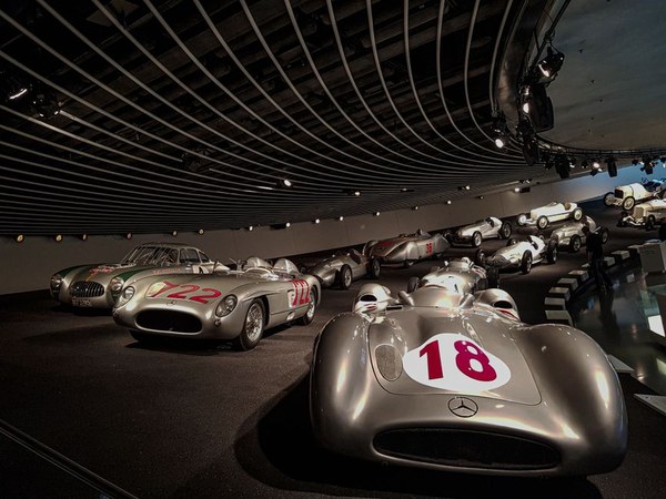 梅赛德斯奔驰博物馆 Mercedes-Benz Museum