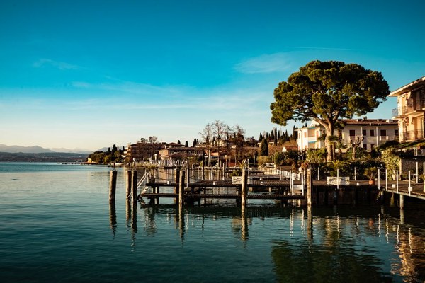 锡尔苗内 Sirmione